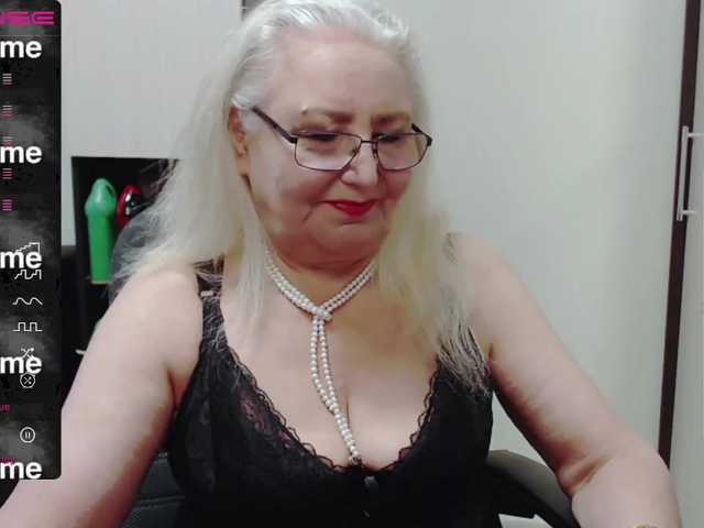 Bilder GrannyWants all shows in clothes only for tokens.. undress only in private