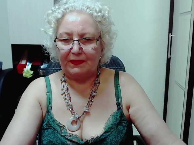 Bilder GrannyWants all shows in clothes only for tokens.. undress only in private