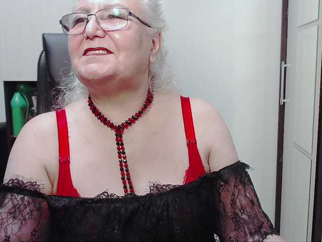 Bilder GrannyWants all shows in clothes only for tokens.. undress only in private