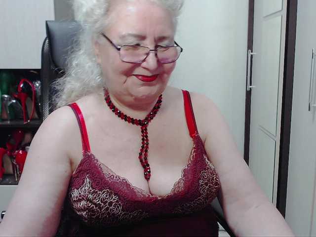 Bilder GrannyWants all shows in clothes only for tokens.. undress only in private