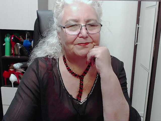 Bilder GrannyWants all shows in clothes only for tokens.. undress only in private