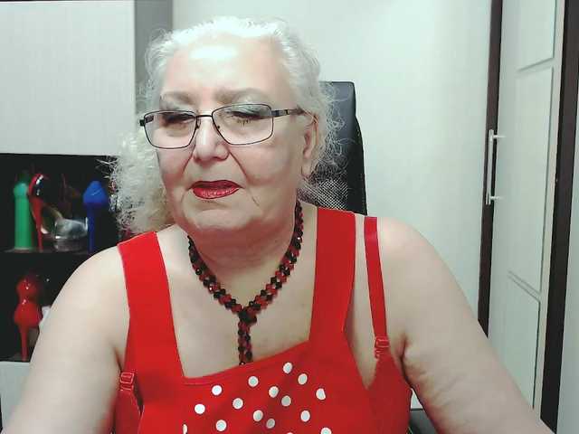 Bilder GrannyWants all shows in clothes only for tokens.. undress only in private