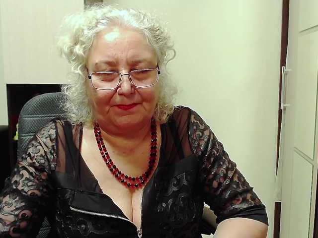 Bilder GrannyWants all shows in clothes only for tokens.. undress only in private