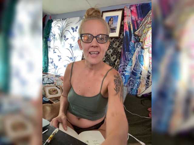 Bilder GypsyMama Cum hang while i give myself a pedicure!