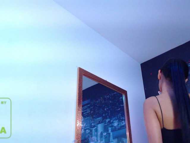 Bilder hailyscot hello welcome to my living room #IamColombian #21years #brunette #longhair #naturalbody #single #height1.58 my god # blackeyes #smalltits