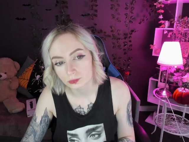 Bilder HelenCarter lets play hehe :D tip menu and pvt open! #tattoo #blond #ohmibod #anal #french