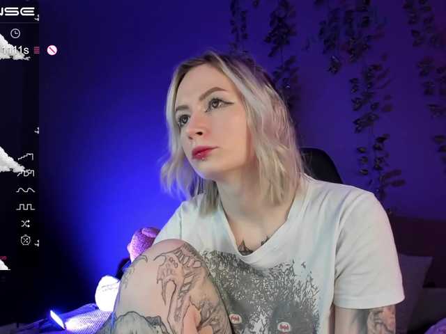 Bilder HelenCarter lets play hehe :D tip menu and pvt open! #tattoo #blond #ohmibod #anal #french