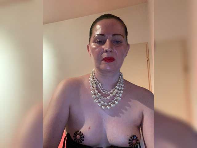 Bilder hotlady45 Private Show!! Lick your lips - 20 Tokens Make me horny - 40 Tokens Massages the breasts - 60 Tokens Blow the dildo - 80 Tokens Massage nipples with a dildo - 65 Tokens