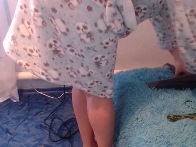 Bilder HottyAssGirl Stand up35 see u cam 38 boobs 40 ass 55 pussy 75 play pussy 200 cum show 280 squirt 400 play with toy 500 take off mask 100