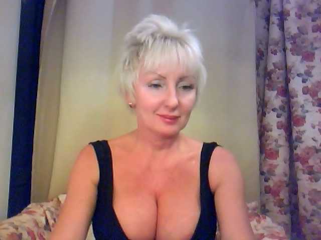 Bilder Enigma4UpigsSxS I like to play, strip dance and masturbate on camera.. In privat of course :) :)