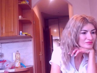 Bilder HotZlata555 Qwerty57812: I collect on lovens. A chest of 100 tokens, an ass of 50 tokens, an inscription of 200 tokens, all naked 350 tokens. Your private fantasies