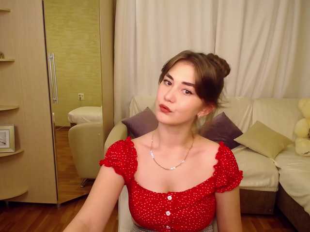 Bilder SweettyLips Hi! Welcome to my room! I will be happy to have fun with you today!) Join us!!