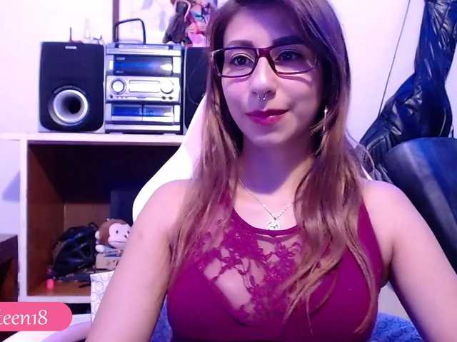 Bilder kateen18 Hi guys, I'm the new girl here, I'm a little shy, can you help me warm up? my lovense is on I would like to squirt here #squirt #lovense #sexy #young #teen #glasses #bigass #wet #sowet #sweet