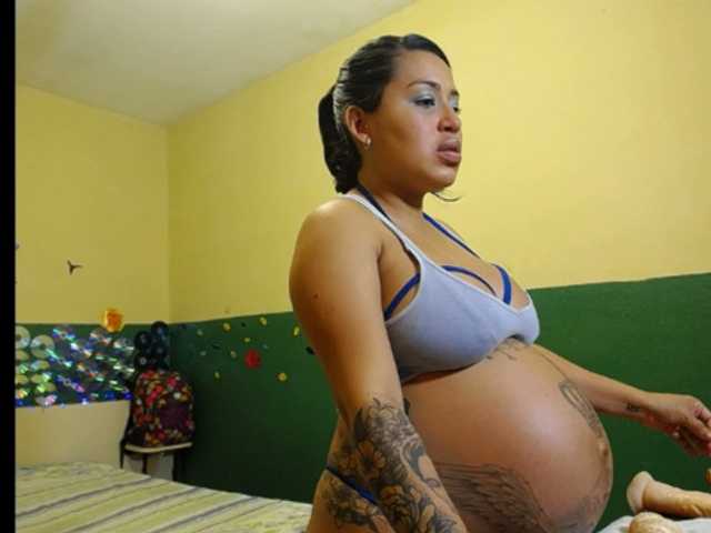 Bilder kellylatinhot pregnancy