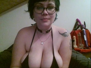 Bilder KendraCam HUGE TITS!! Smoking curvy geeky gamer girl! (ENG/NL/FR)