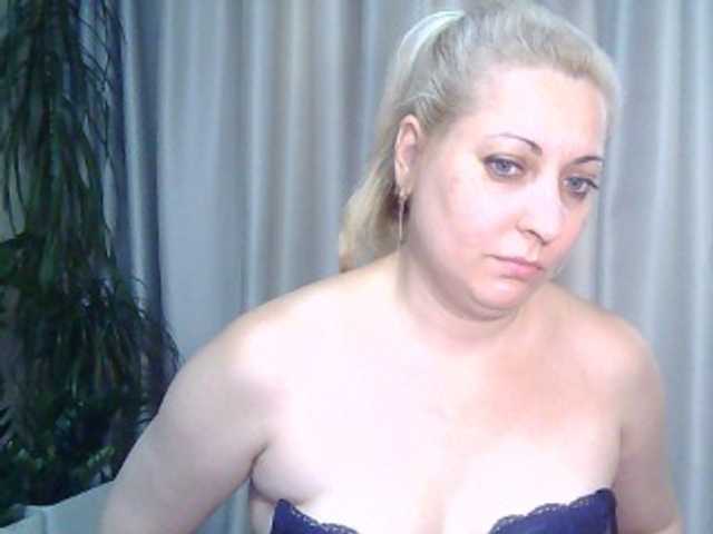 Bilder KickaIricka I will add to my friends-20, view camera-25, show chest-40, open pussy -50, open asshole-70, get naked and show my holes-100