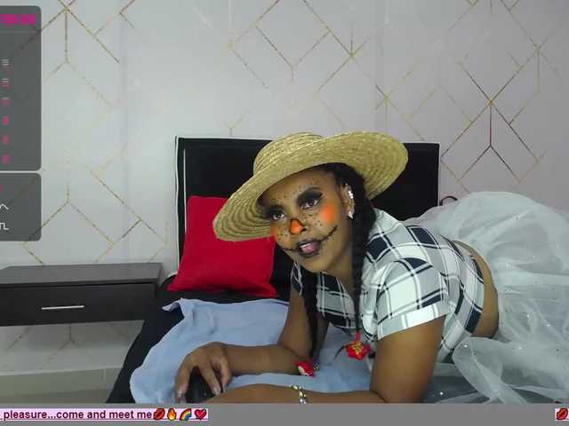 Bilder KiraMonroe Trick or treat should I say blowjob and trick? come into my living room for a very special Halloween! The candy will surprise you. #Ebony #sex # horny #youngirl #sex #wet