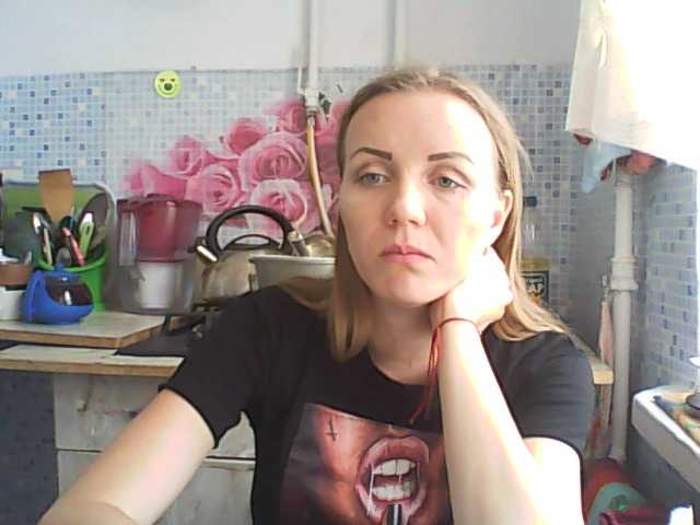 Bilder KOZEROGKA Hi there! Lovens in pussy works from 2 tokens. Press LOVE. All the vulgarities in paid chats with toys, etc ... Do not forget to give gifts in fries. I don’t do anything in PM for tokens.