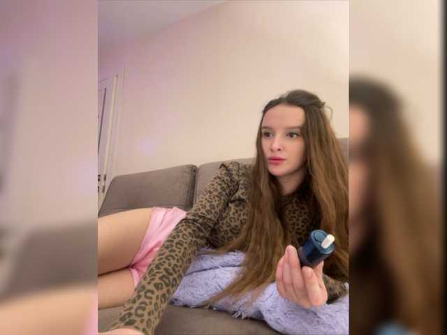Bilder Kriss-me hello, my name Kristina . I only go to full private. send 50 tkn before private(squirt, dildo only in private). @remain befor show naked!