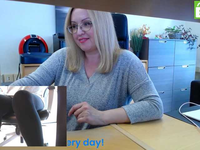Bilder KristinaKesh At the REAL office! @total To masturbate and cum, left to collect @remain Privats welcome!!! 151 tok before pvt! Tips only in public chat matter:) Lush reactiong from 3 tok.