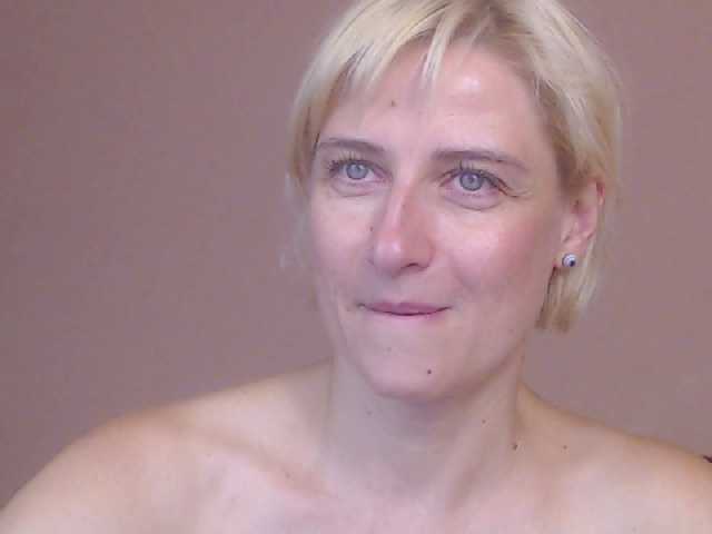 Bilder LadyyMurena Hello guys!Show tits here for 30 tok,pink pussy for 50,all naked -90,hot show in pvt or in group or in pvt