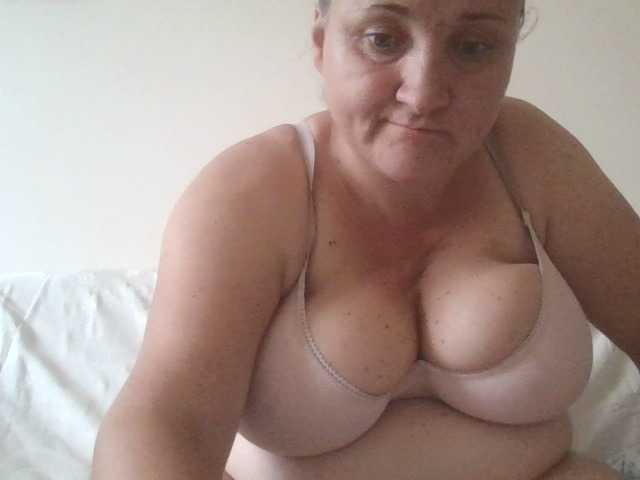 Bilder LaraXXX33 Today my bigg boobs are just 10 tok -if u want see more i have menu