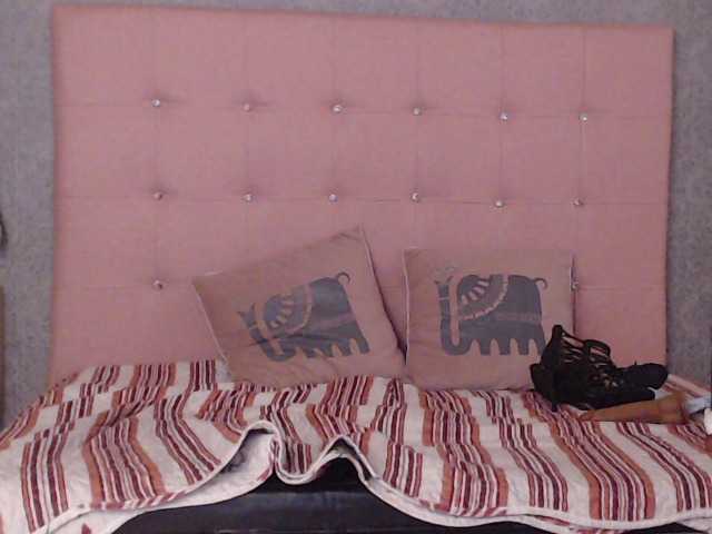 Bilder LATIN-QUEENN welcome to my living room i love vibes make my bed wet