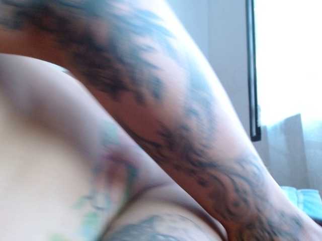 Bilder LatinnSquiirt Hotter than ever!! im melting here, at goal Big squirt close to screen for #bigtits #bigass #latina