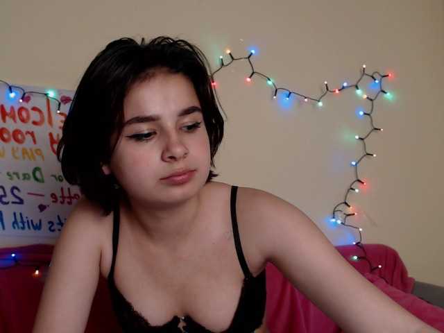 Bilder laurafoxi Hi guys:)If you like me-20t ,tits-88t,kiss me-25,smoking 55t,c2c-44t,spanks-30t,dance-155t,***GROUP!