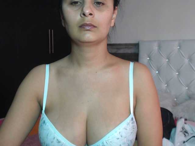 Bilder laurenlove4u Lovense Lush on - Interactive Toy that vibrates with your Tips #lovense #natural #tits #latina #cum