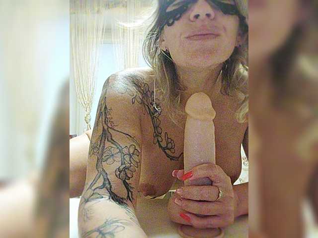 Bilder Ladybabochka We collect tokens on the show _sex with dildo in pussy in a general chat @total It remains to collect @remain Babochka_i_am insta.