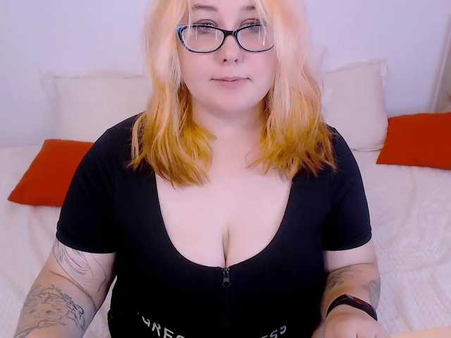 Bilder LinaMoore Hello, I'm Lina, 100 kg of happiness and softness, in free chat for now show my boobs or ass(45), but no more, but you can always take private) so don't be shy, let's get acquainted) see cameras 25:big54