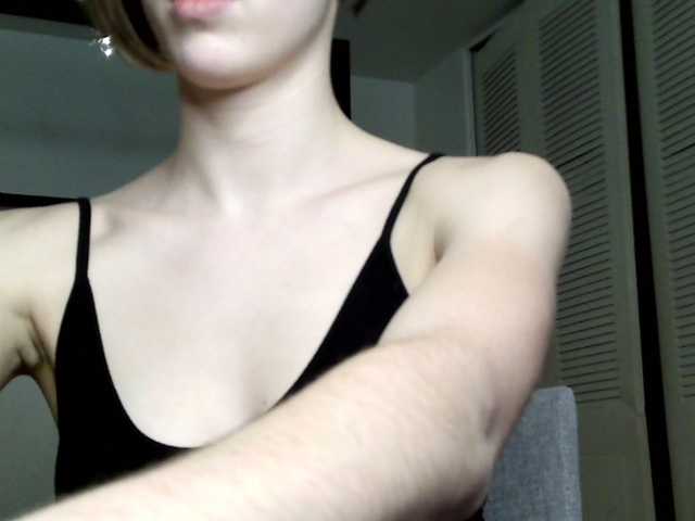 Bilder Lilbillie sexy petite 18 year old SLUT horny and trying to cum