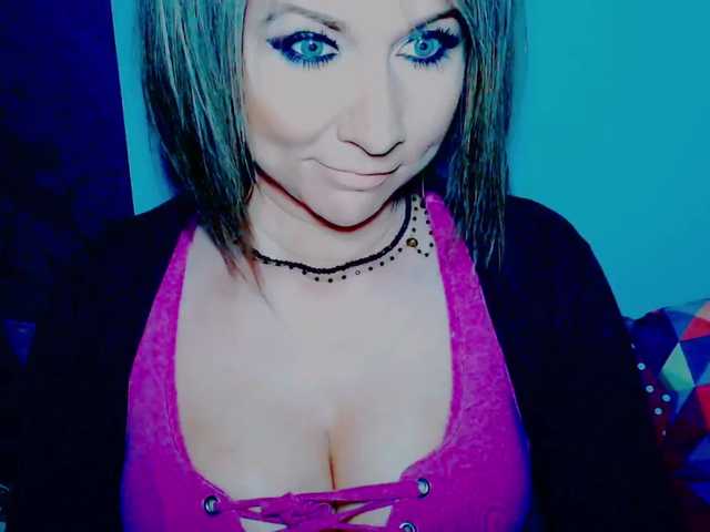 Bilder Lilly666 hey guys, ready for fun? i view cams for 50, to get preview of me is 70. lovense on, low 20, med 40, high 60. yes i use mic and toys, lets make it wild