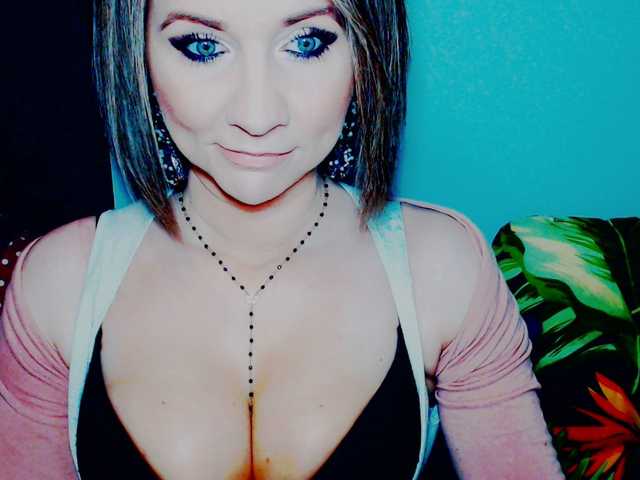 Bilder Lilly666 hey guys, ready for fun? i view cams for 80 tok, to get preview of my body 90, LOVENSE LUSH Low 15, med 30, high 60, mic on, toys on.... and other things also :)