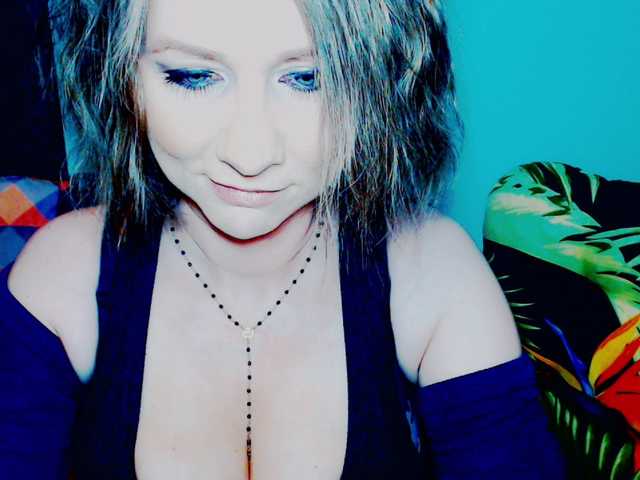 Bilder Lilly666 hey guys, ready for fun? i view cams for 80 tok, to get preview of my body 90, LOVENSE LUSH Low 15, med 30, high 60, mic on, toys on.... and other things also! :)