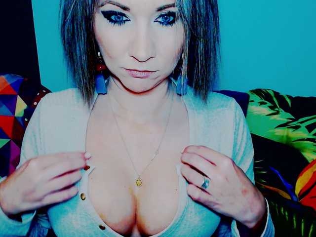 Bilder Lilly666 hey guys, ready for fun? i view cams for 80 tok, to get preview of my body 90, LOVENSE LUSH Low 15, med 30, high 60, talking for hours because u bored and wish to know me 600. mic on, toys on.... and other things also! :)