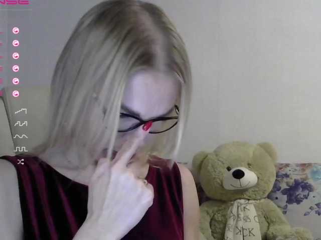 Bilder Lisa1225 Hello everyone!) Subscription 30 current. Camera 30 current. Lichka 30 tok. Dressing rooms by agreement. The rest is group and private. I don’t go as a spy! Guys, I want your activity! Then I will play pranks!)