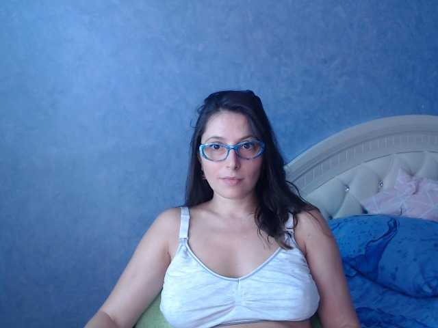 Bilder LisaSweet23 hi boys welcome to my room to chat and for hot body to see naked in private))