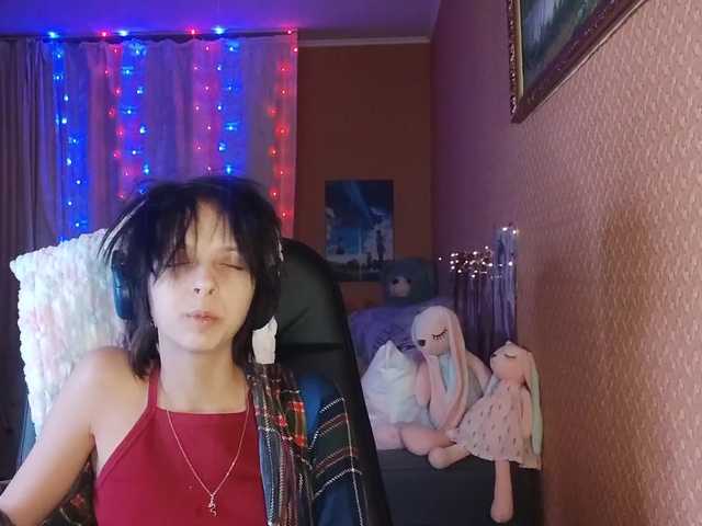 Bilder LittleGirl69 Hello! I am Alice. I like to communicate and listen to music, learn something new. Put your tracks through a DJ, let's listen together