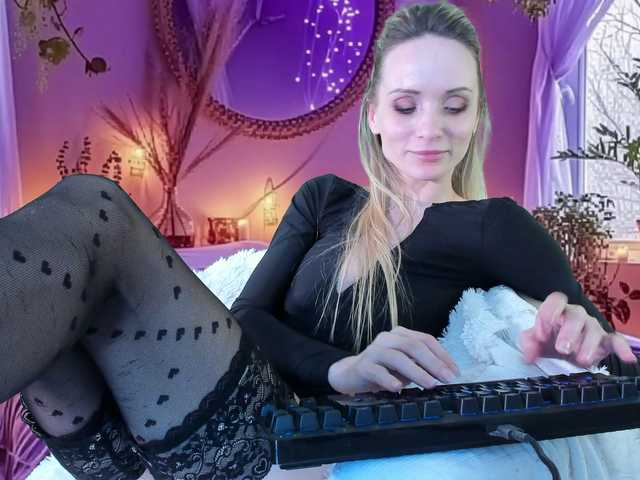 Bilder Louisedance I'm Louise and I love to dance. My chat has good music, pleasant communication, and dancing! For those who behaved well, I will show a candid dance in underwear (in complete privacy)