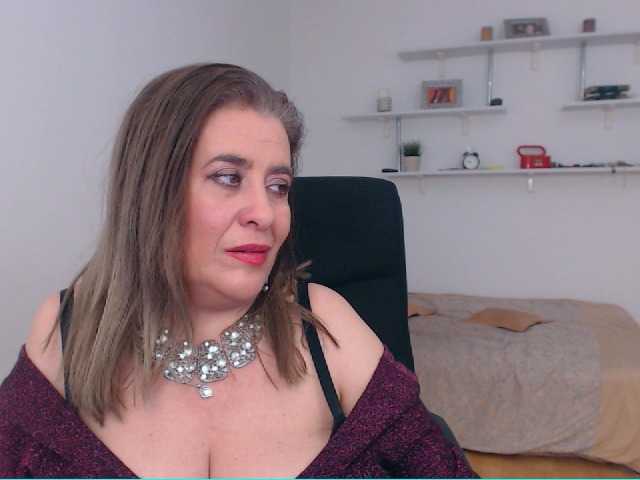 Bilder MarissaSerano Hi guys, here are the most gorgeous natural huge breasts waiting for you 50 tokens