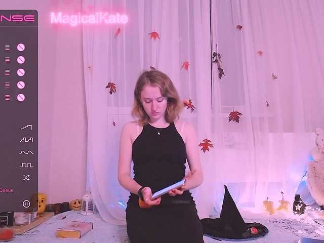Bilder MagicalKate Halloween party. Magic oil on my body @remain , full naked in pvt