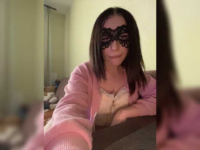 Bilder TwE_cherries topic: Hello there) For tokens in private messages, I can only say thank you, tokens only in the general chat) Lovens lvl: 2, 10, 30, 60, 100, 200, 300, 555 ) I do not remove the mask even in private, only beautiful eyes)