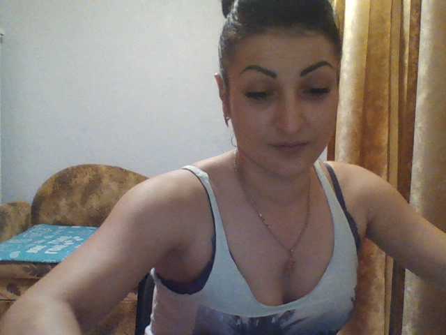 Bilder Mariya85 Add to friends 6 tok Open your camera 8 tok Private message to you 10 tok