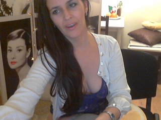 Bilder Mary_Lu Guy: Hey beautiful, why you are single? Me: Becouse I am a psyho who acts like every night is the weekend...But if you like me 1 tok, kiss 5 tok, open cam 10 tok, Flash tits 20 tok