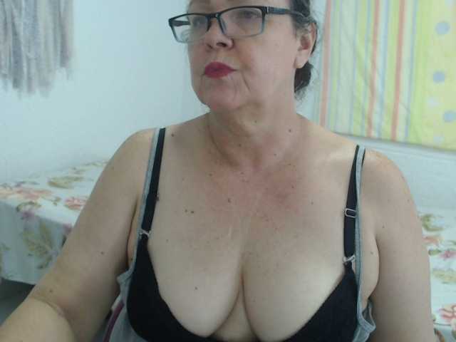 Bilder maturekarime Mature woman hairy and bbw,: tits 30, pussy 35, ass 25, all naked 100, masturbate and cum 120