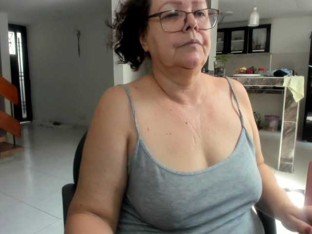 Bilder maturekarime Mature woman hairy and bbw,: tits 30, pussy 35, ass 25, all naked 100, masturbate and cum 120