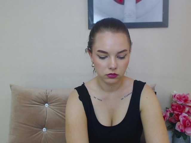 Bilder MelannieHot HEY GUYS :) I AM NEW HERE, WHO WANT TO SPEND TIME WITH ME? STAND UP- 20 tks. open ur cam- 30tks