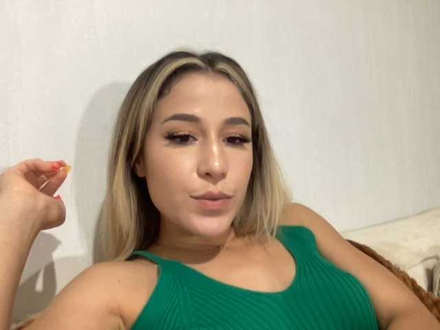 Bilder Melyna_ Chaque 500 tokens envoyer en LIVE un album personnalisé pour toi ❤️‍